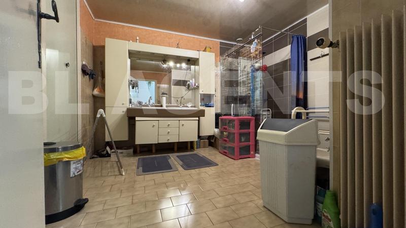 Maison - 213 m² - 8 pièces