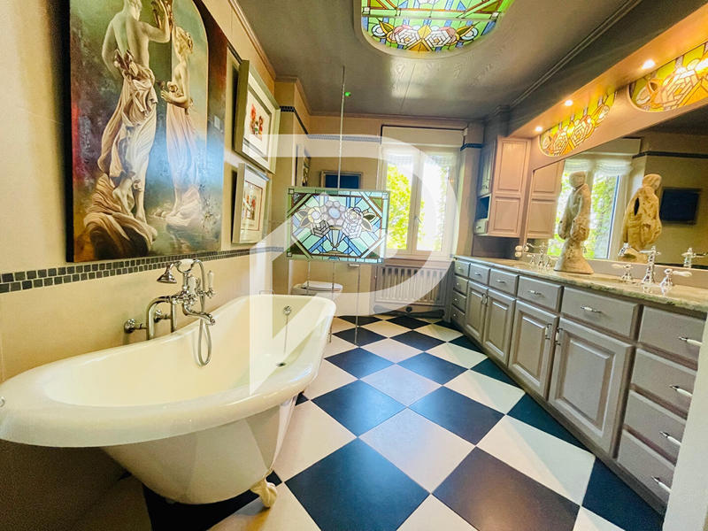 Maison - 294 m² - 11 pièces