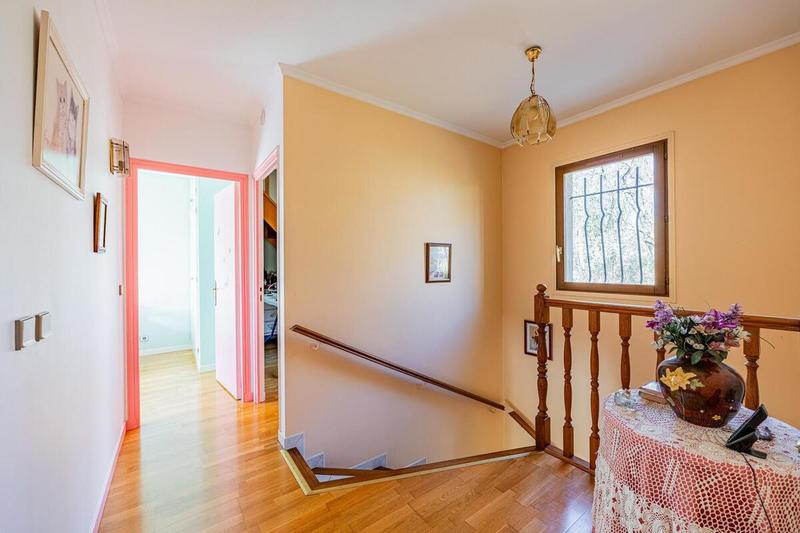 Pavillon - 140 m² - 5 pièces