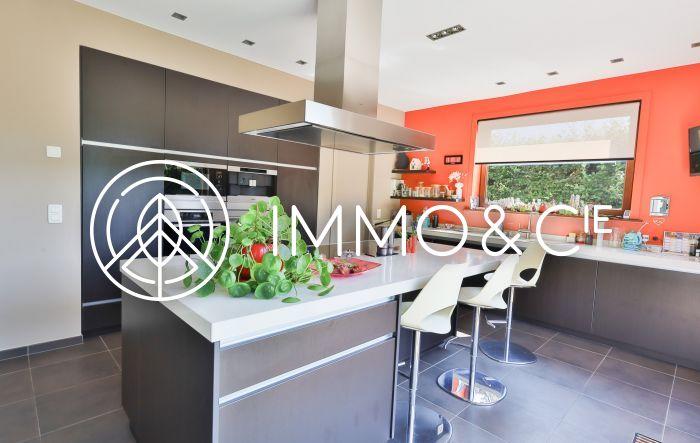 Maison - 222 m² - 6 pièces