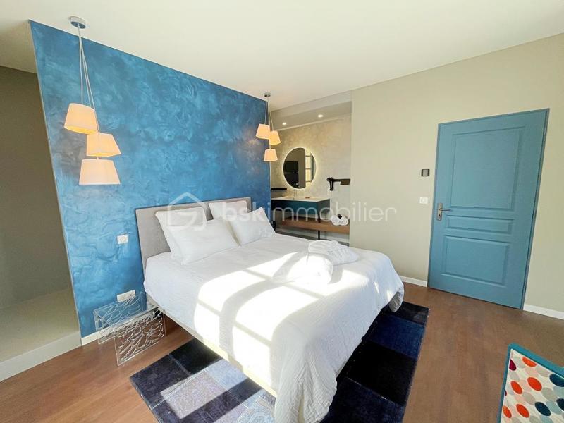 Propriété - 361 m² - 11 pièces