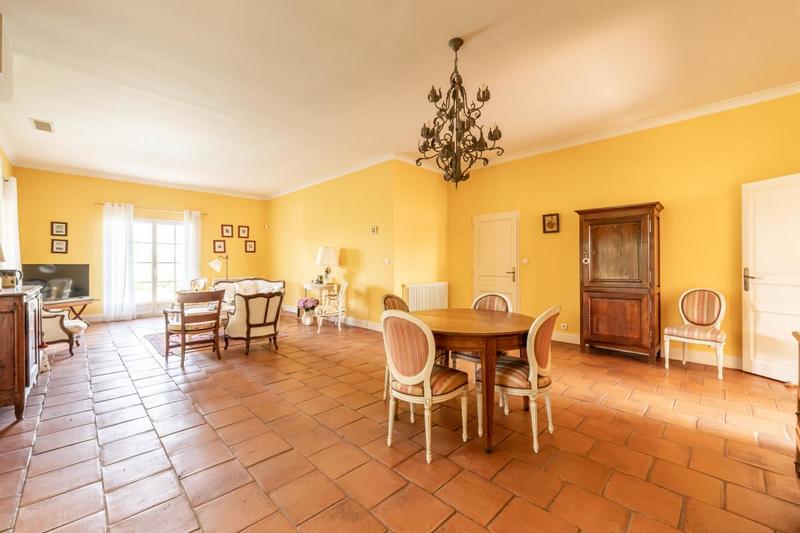 Maison - 214 m² - 5 pièces