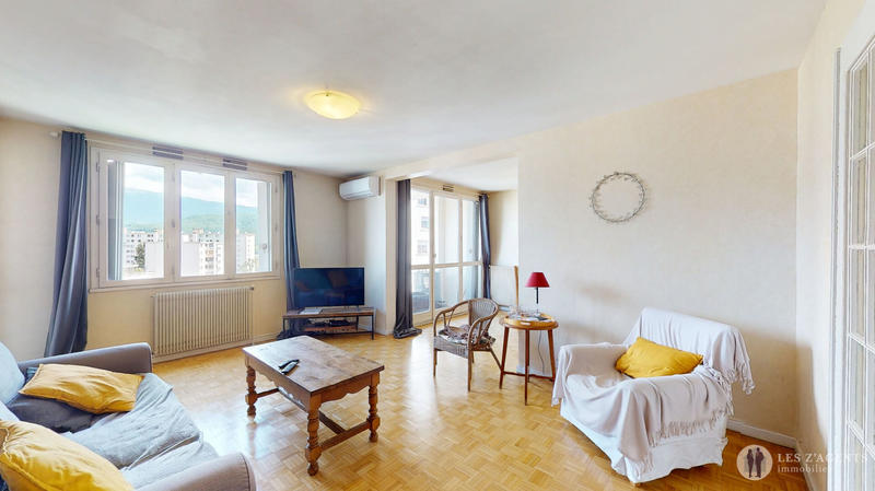 Appartement - 97 m² - 5 pièces