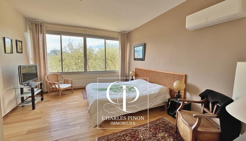 Villa - 258 m² - 8 pièces