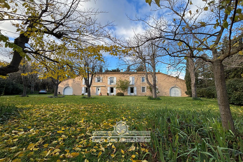 Maison - 400 m² - 16 pièces