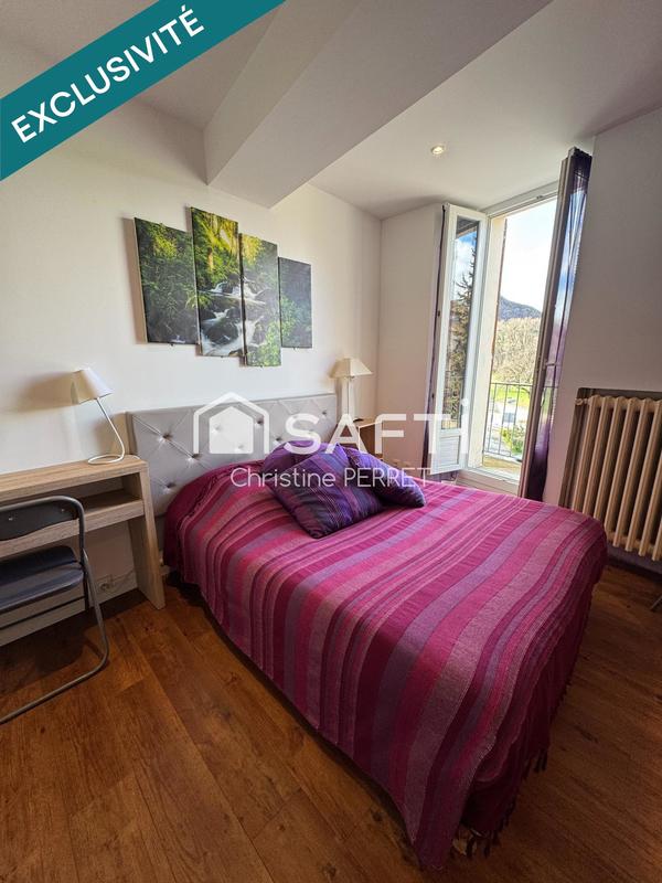 Maison - 1 060 m² - 24 pièces