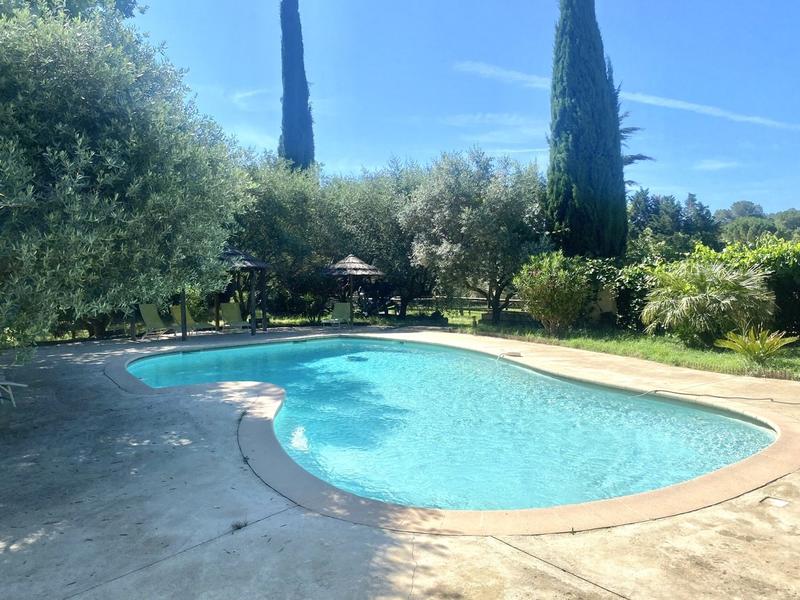 Mas - 585 m² - 8 pièces