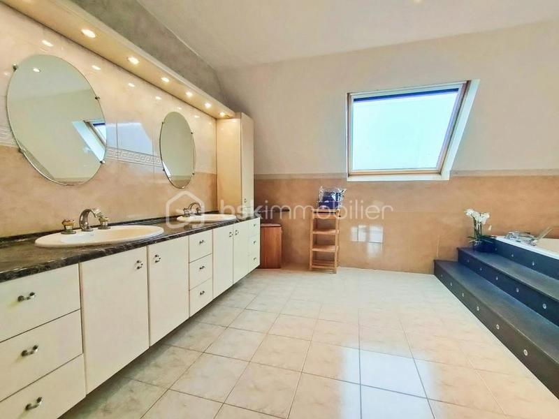 Maison - 320 m² - 7 pièces