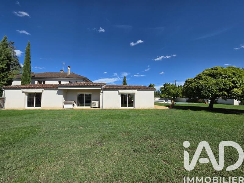 Maison de village - 310 m² - 12 pièces