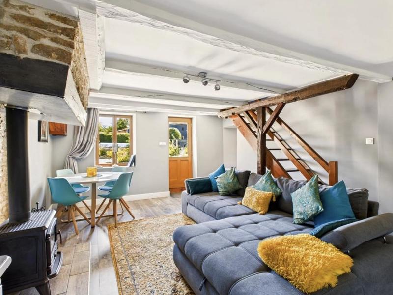 Maison - 234 m² - 10 pièces