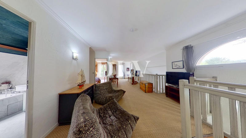 Maison - 194 m² - 6 pièces