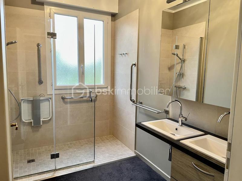 Maison en pierre - 219 m² - 8 pièces