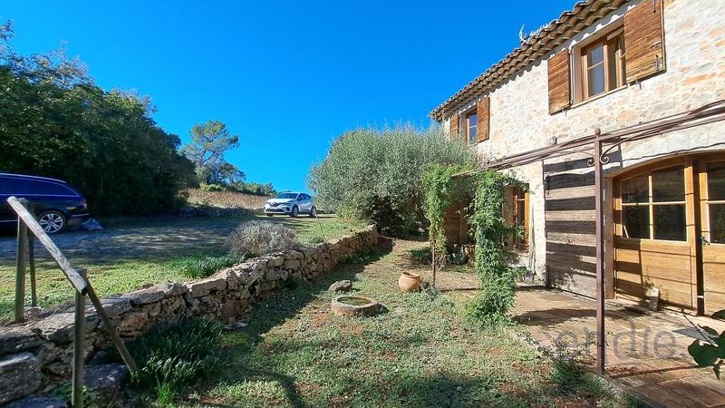 Maison - 210 m² - 7 pièces