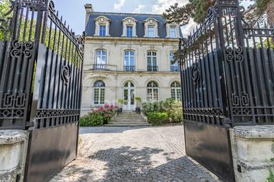 Maison bourgeoise - 396 m² - 12 pièces