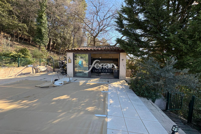 Maison - 201 m² - 5 pièces