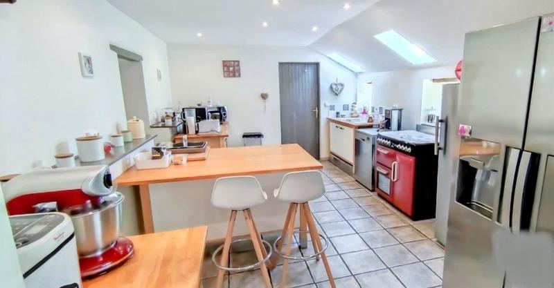 Maison - 300 m² - 10 pièces