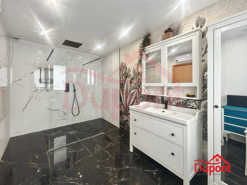 Maison - 245 m² - 10 pièces