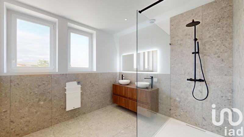 Maison - 256 m² - 9 pièces