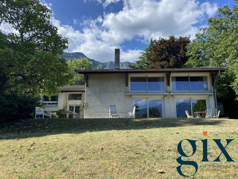 Maison - 286 m² - 8 pièces