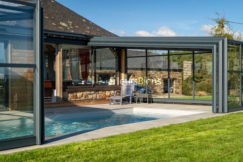 Propriété - 324 m² - 9 pièces