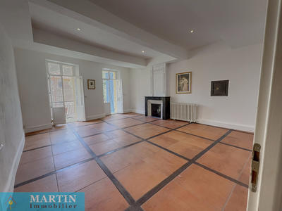 Maison - 213 m² - 9 pièces