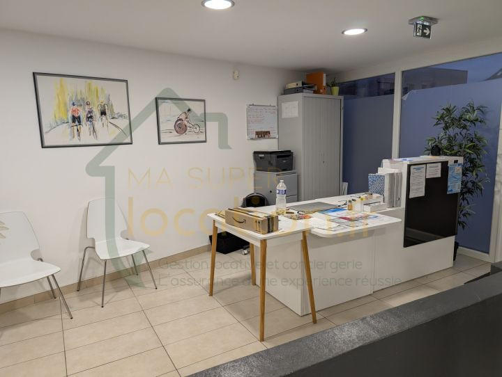 Local commercial - 370 m² - 14 pièces