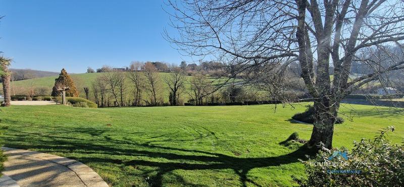 Propriété - 390 m² - 12 pièces