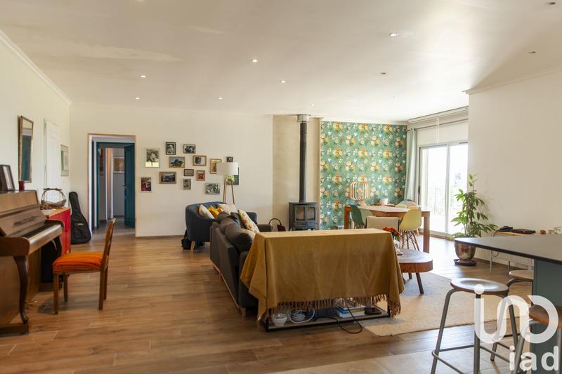 Maison - 240 m² - 8 pièces