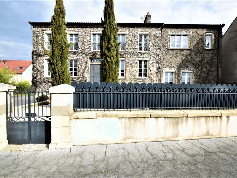 Maison - 238 m² - 7 pièces