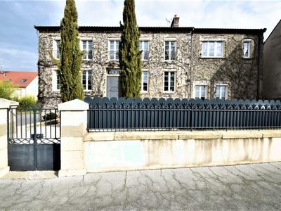 Maison - 238 m² - 7 pièces