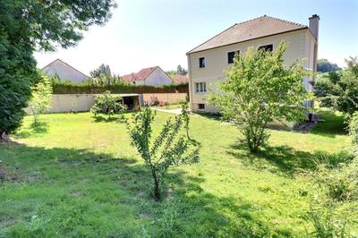 Maison - 240 m² - 7 pièces