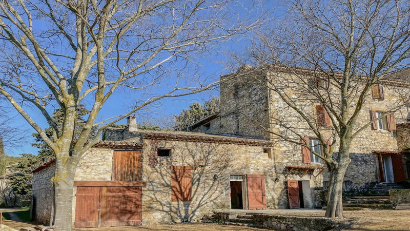 Maison - 437 m² - 12 pièces