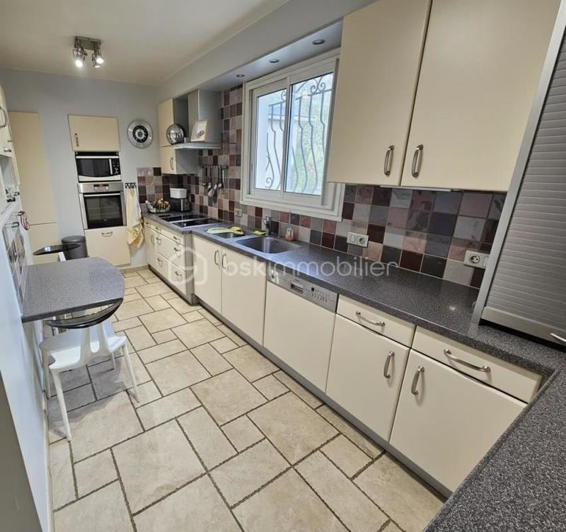 Propriété - 350 m² - 15 pièces