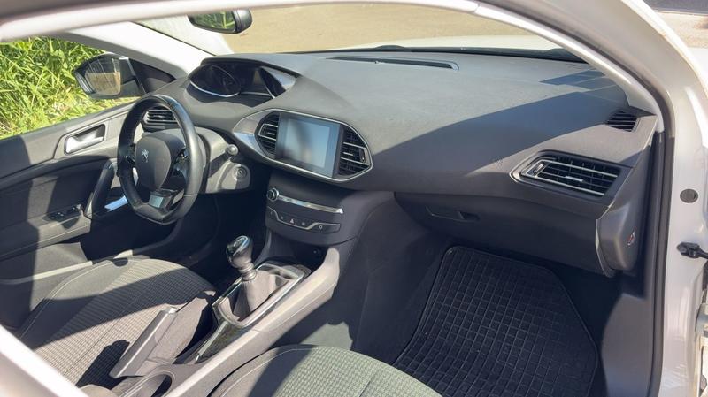 Peugeot 308 1.2 PureTech 110 Active Pack - Première main 5 places