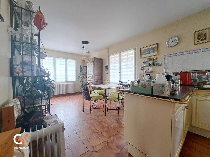 Maison - 203 m² - 7 pièces