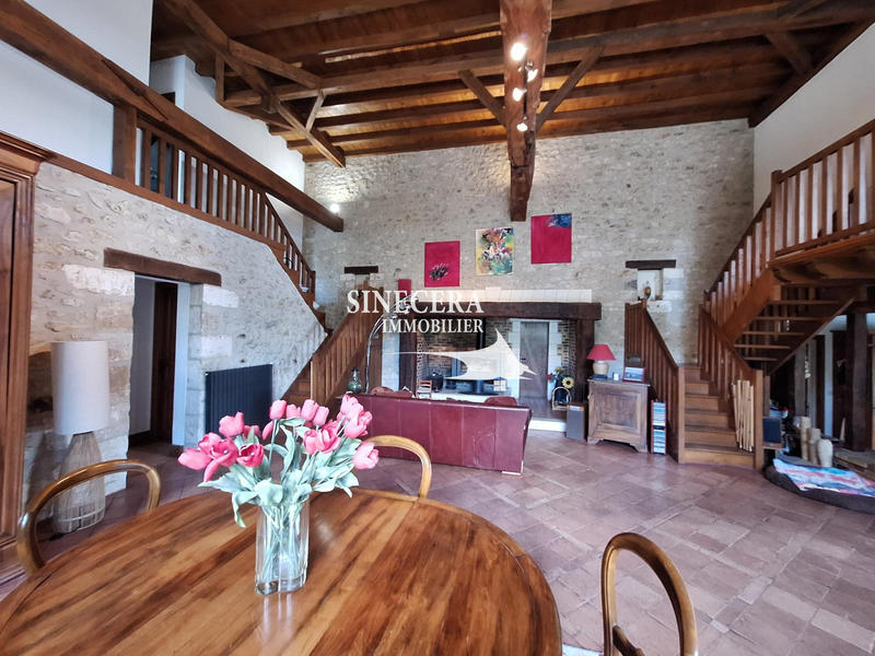 Maison - 230 m² - 8 pièces