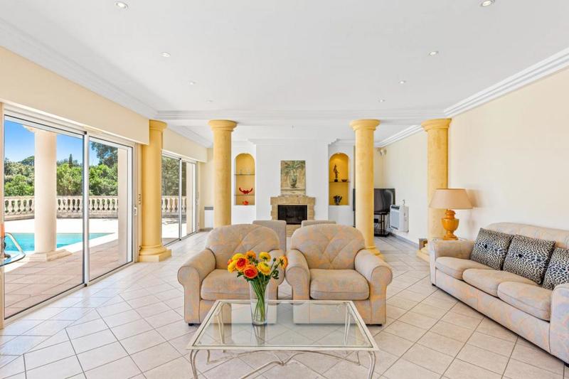 Villa - 284 m² - 6 pièces