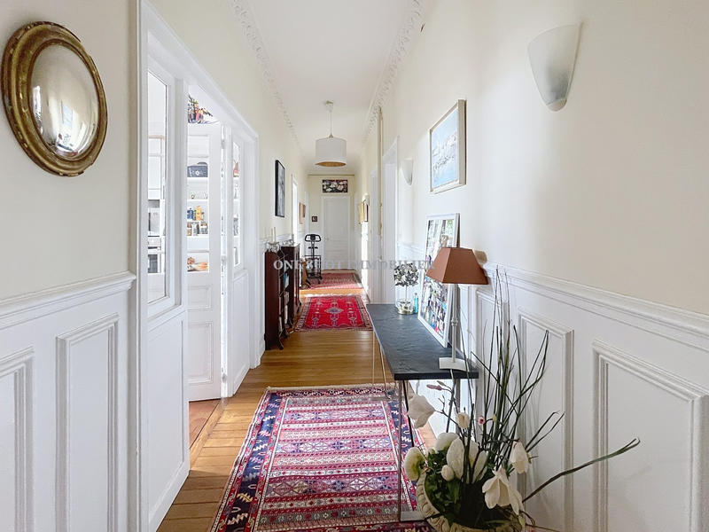 Appartement - 127 m² - 6 pièces