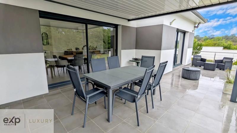 Maison - 180 m² - 6 pièces