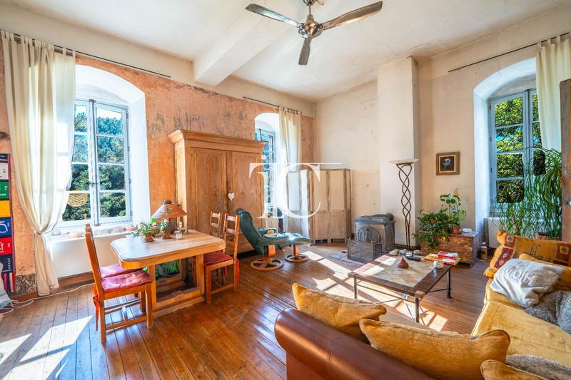 Maison - 379 m² - 19 pièces