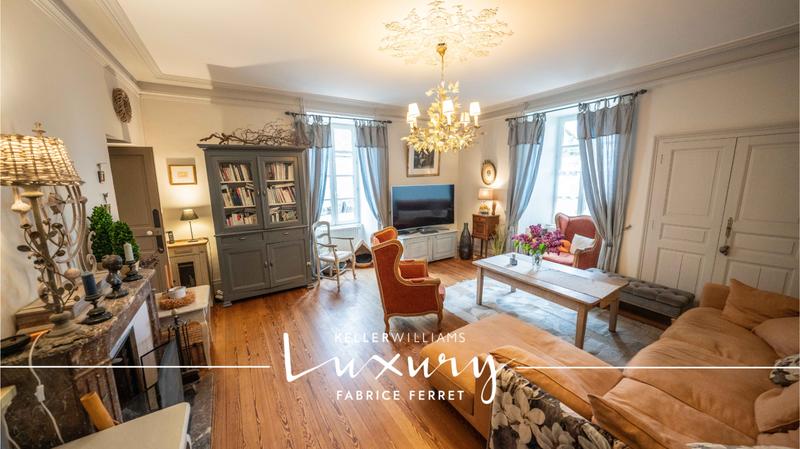 Maison - 465 m² - 14 pièces