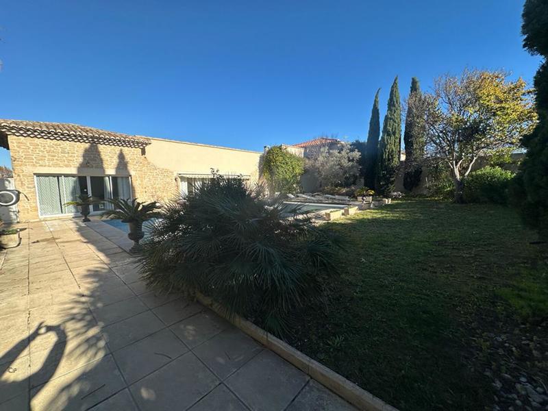 Maison - 300 m² - 8 pièces