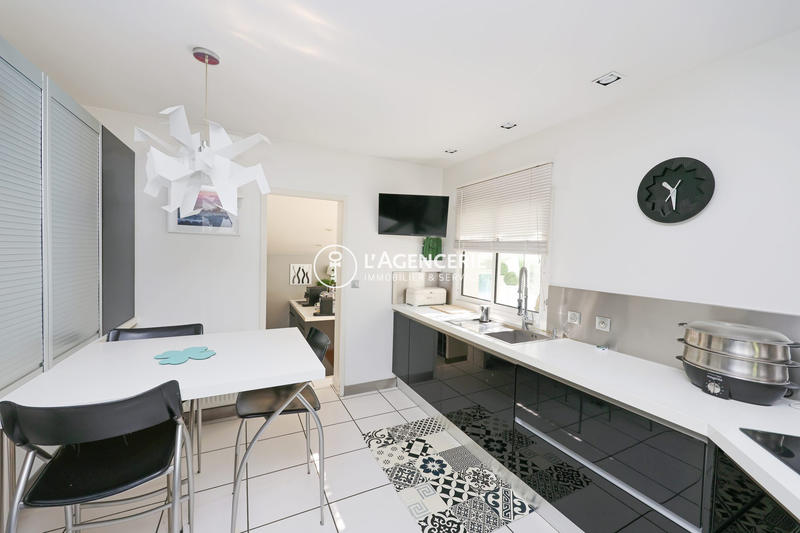 Maison - 260 m² - 10 pièces