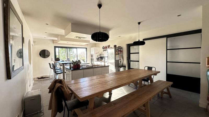 Propriété - 350 m² - 11 pièces