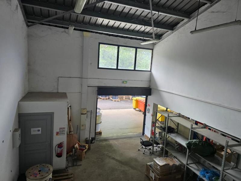Entrepôt - 307 m²