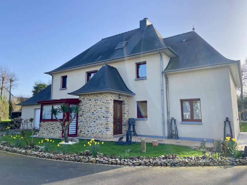 Propriété - 246 m² - 10 pièces