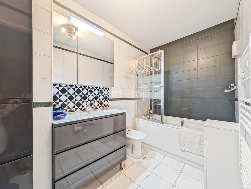 Appartement - 102 m² - 4 pièces