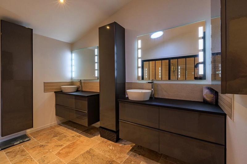 Maison - 302 m² - 8 pièces