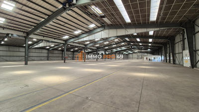 Entrepôt - 9 500 m²