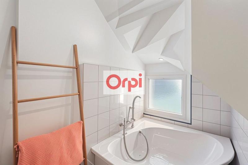 Maison - 137 m² - 5 pièces